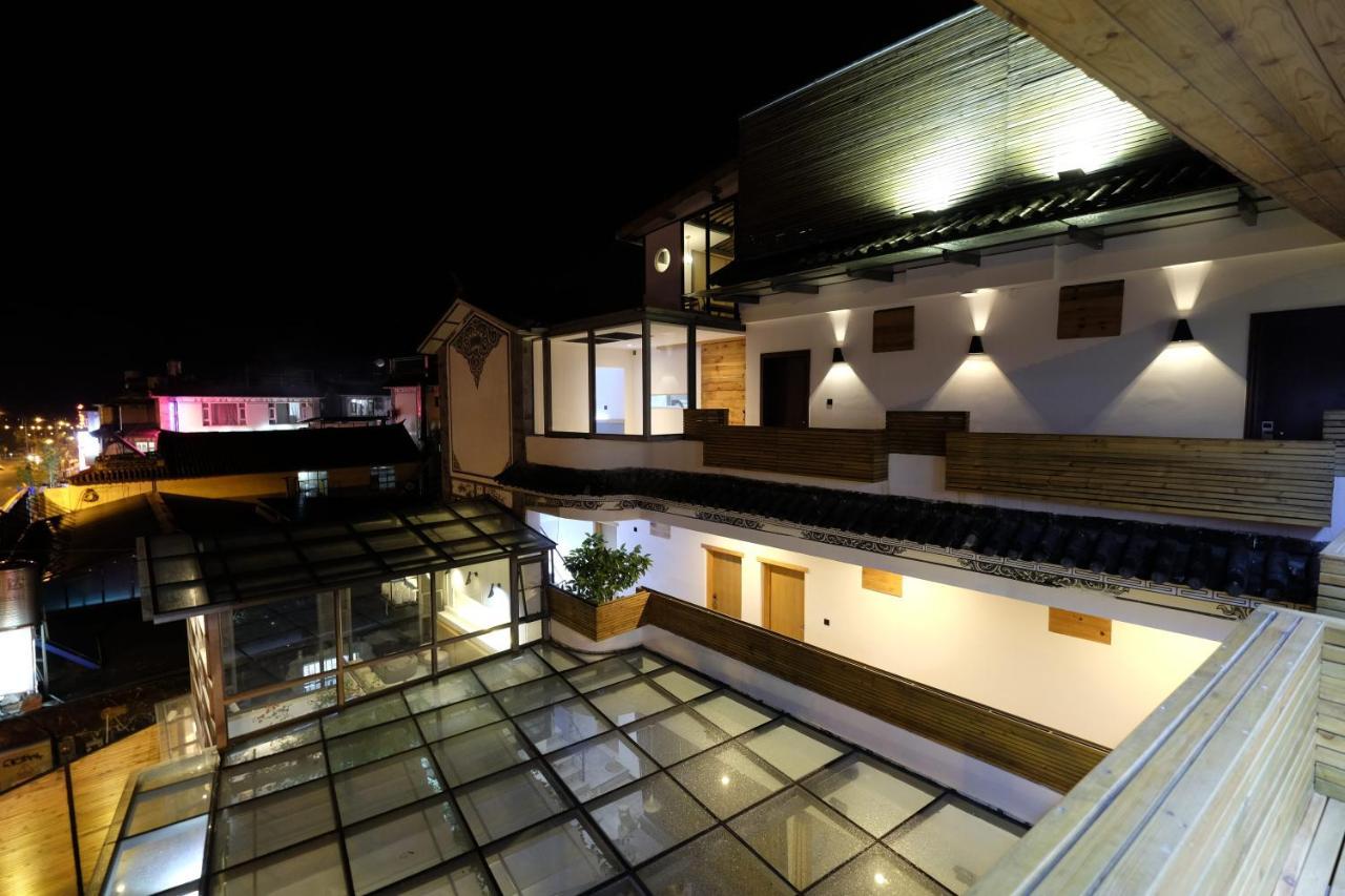 Dali Loft Travelling With Hostel Exteriör bild