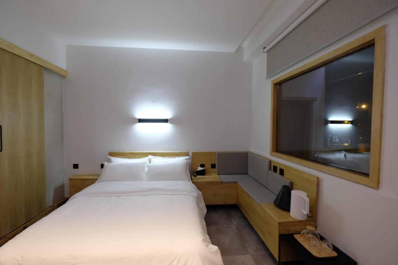 Dali Loft Travelling With Hostel Exteriör bild